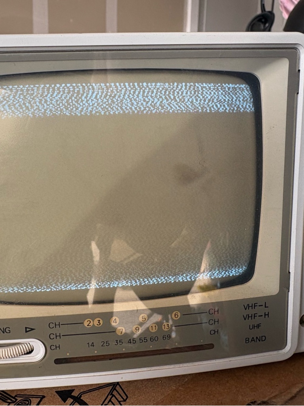 Vintage Emerson 5-inch Black & White Portable Analog Television - Tested works - Picture 6 of 8